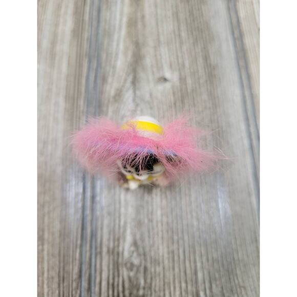 Vintage Kitsch Kitty Figurine, Kitten Fur Edged Hat - Picture 4 of 5